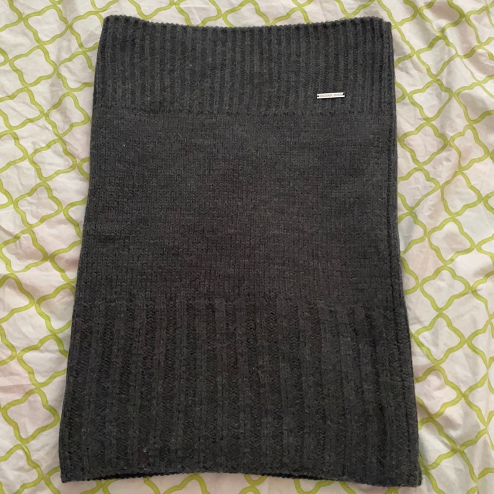 EUC Michael Kors Infinity knit scarf